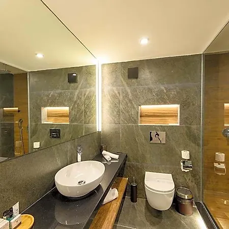 Отель Grand Therme 5*